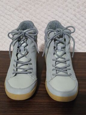 Time and Tru Light Gray High-Top Sneakers